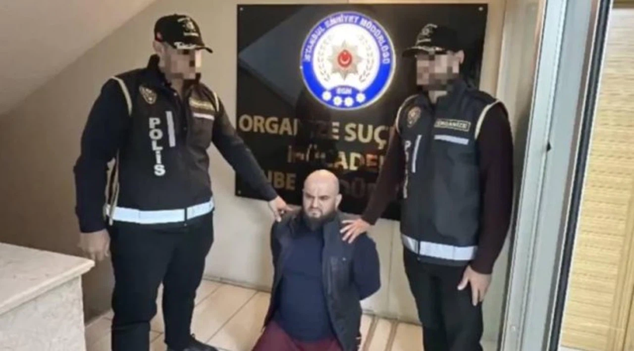 Mavi bültenle aranan suç örgütü yöneticisi İstanbul'da yakalandı