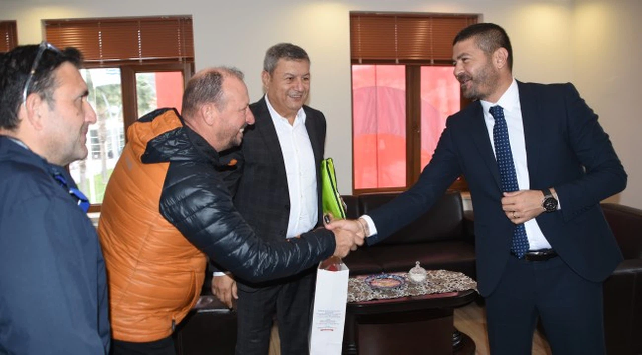 Türkiye'nin en iyi rüzgar sörfçüleri Yenifoça'da yarışacak