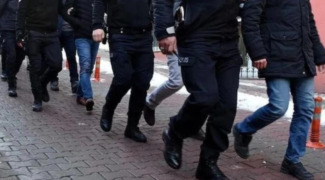 Bakan Yerlikaya duyurdu: Yüzlerce kilogram uyuşturucu ele geçirildi, 83 zehir taciri yakalandı