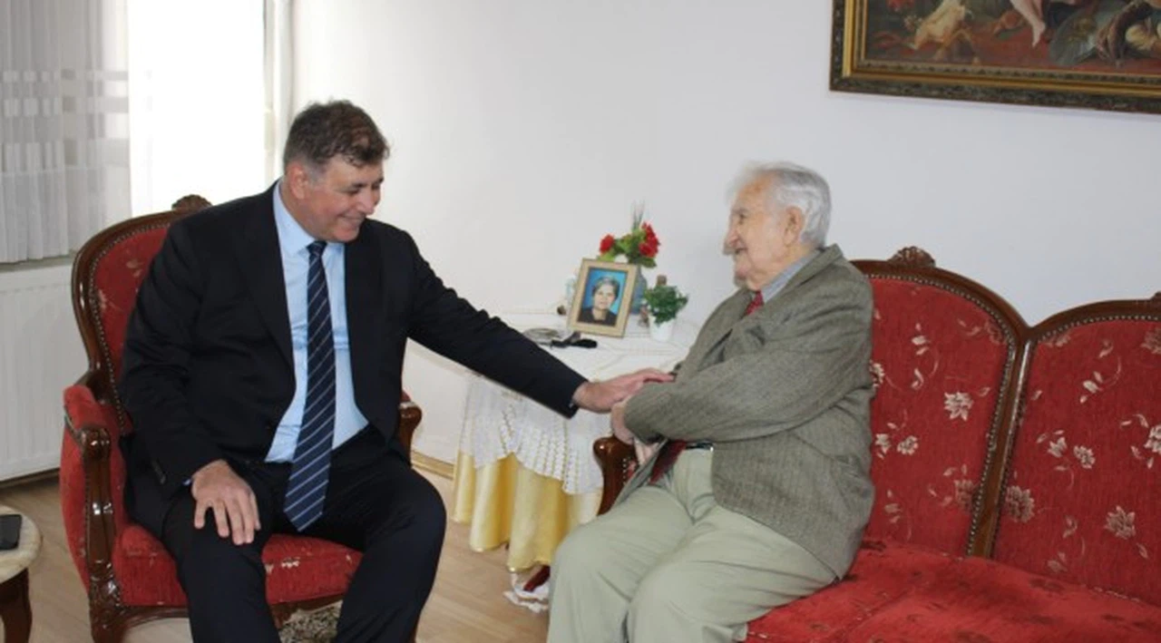 Başkan Tugay’dan Karşıyakalı çınara ziyaret