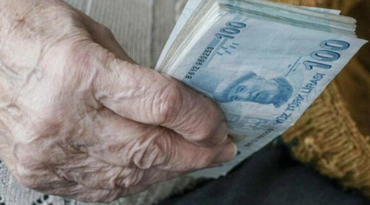 Emekliye yüzde 5 ek zam teklifi Meclis Komisyonu'nda kabul edildi
