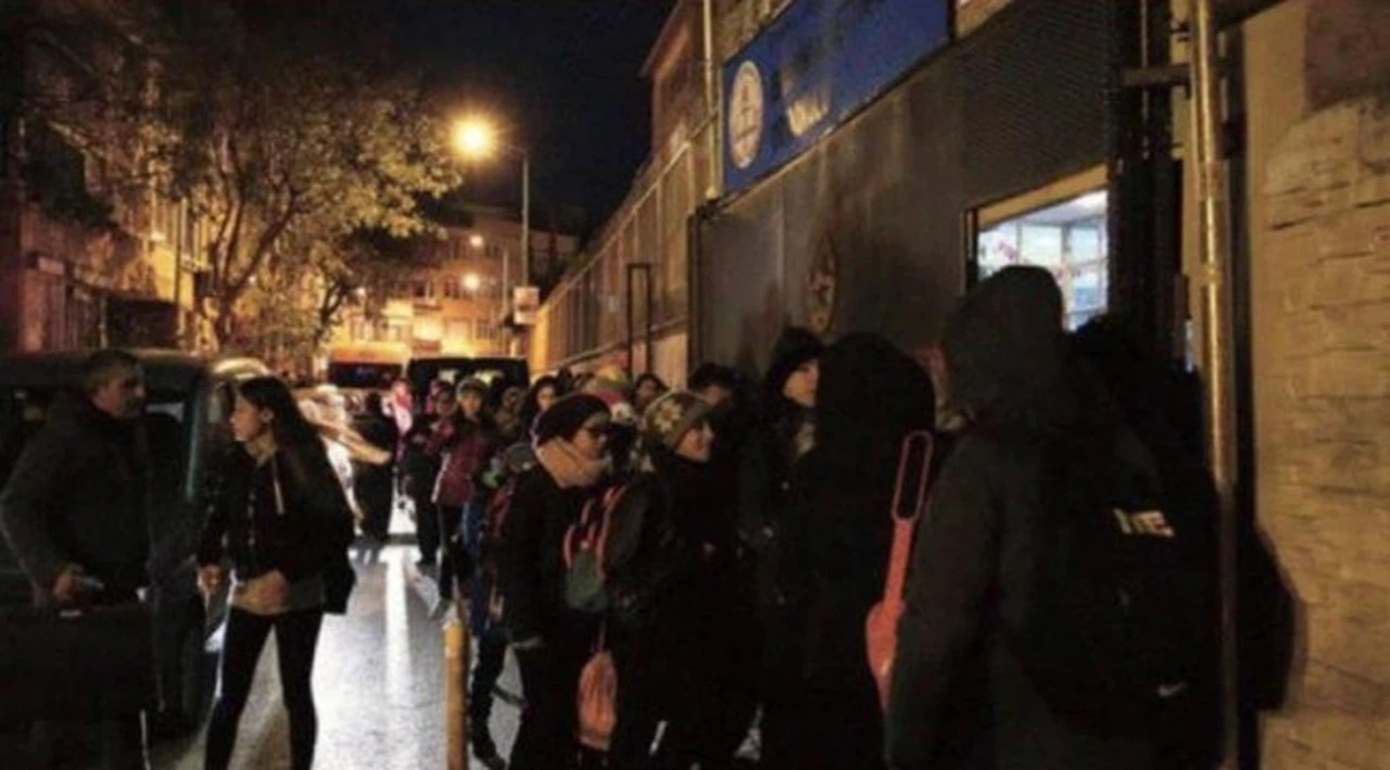 Enerji Bakanı'na göre 'kalıcı yaz saati' uygulaması karanlık zaman dilimini azaltmış