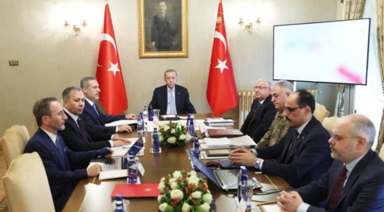 Erdoğan Dolmabahçe'de: Güvenlik toplantısı 45 dakika sürdü