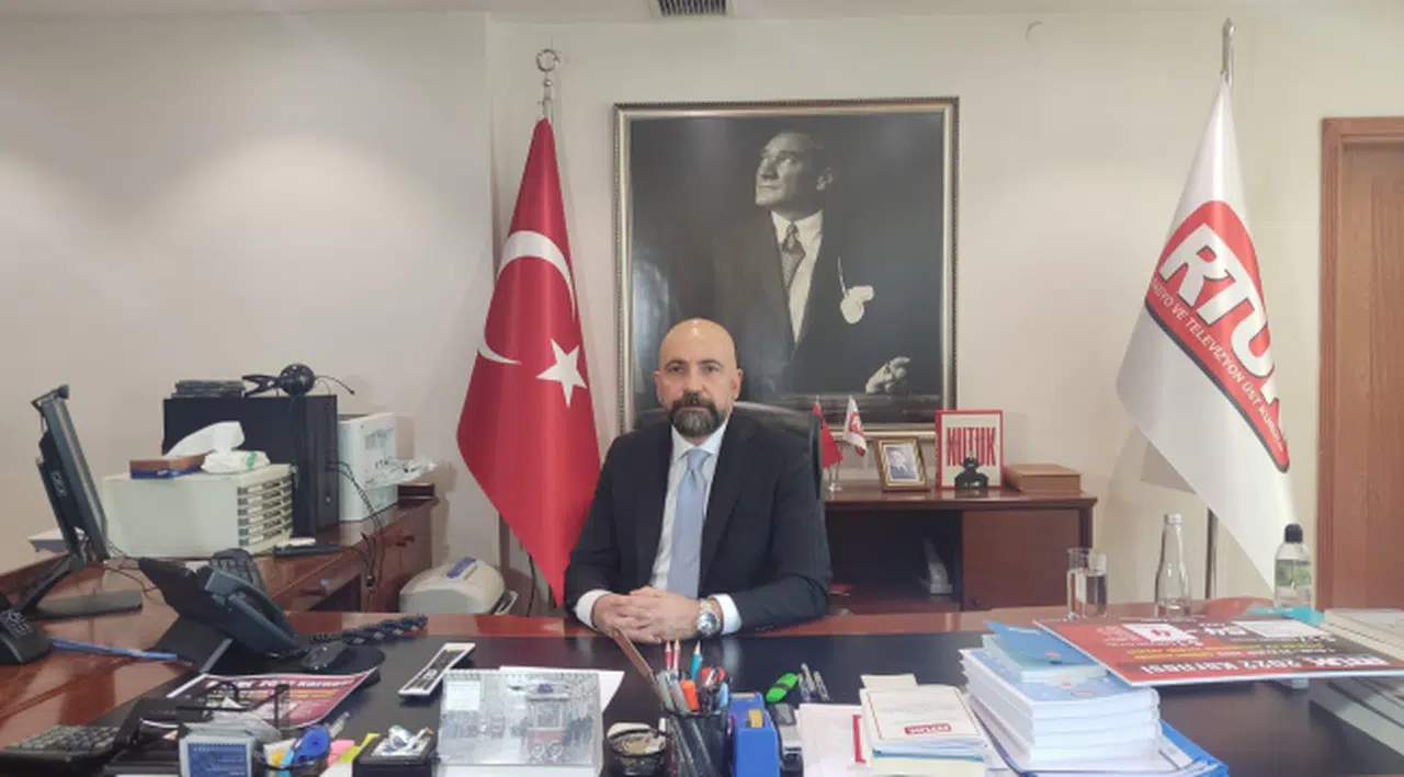 İLHAN TAŞCI'DAN TRT GENEL MÜDÜRÜ ZAHİD SOBACI'YA: HER YIL 1 OCAK'TA YAYINLADIĞINIZ VİYANA FİLARMONİ ORKESTRASI YENİ YIL KONSERİ NEDEN BUGÜNKÜ YAYIN AKIŞINIZDA YOK?