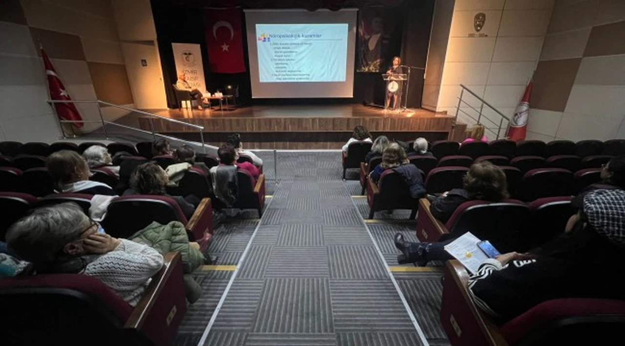 Karşıyaka sağlık söyleşilerinde otizm konuşuldu