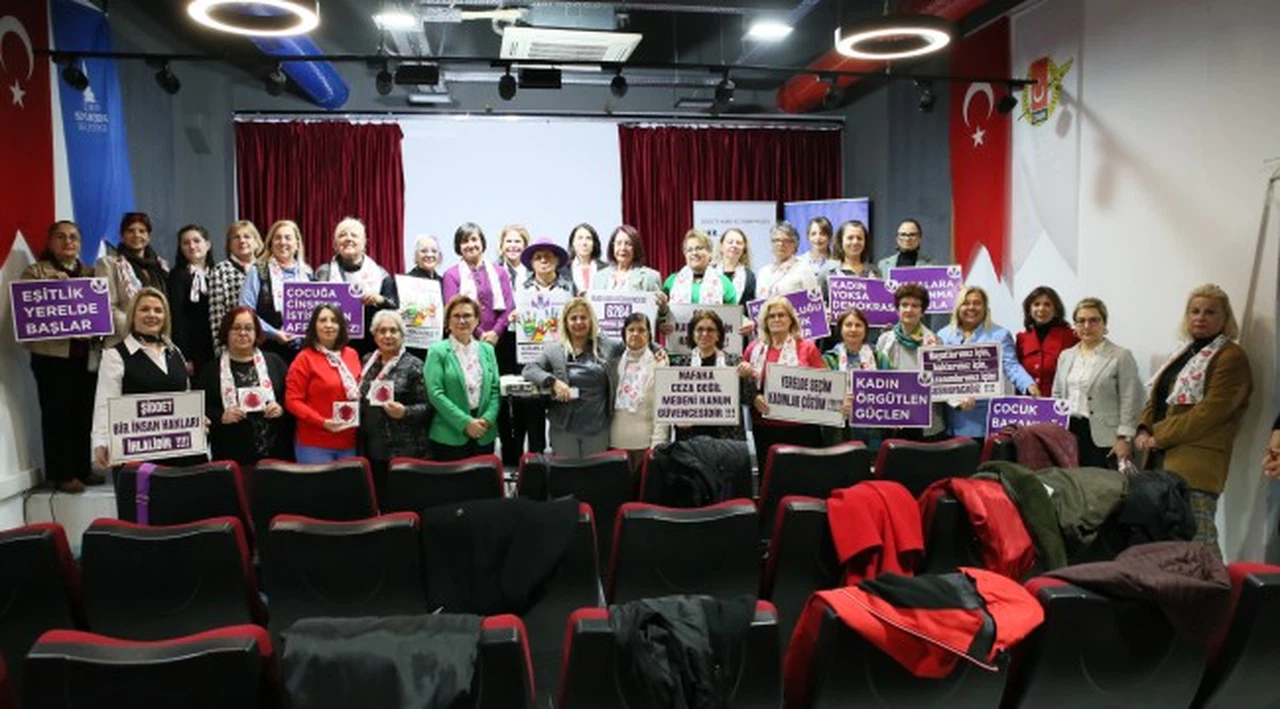 Şiddete karşı mücadelede Gazetecilere ve Muhtarlara Eğitim