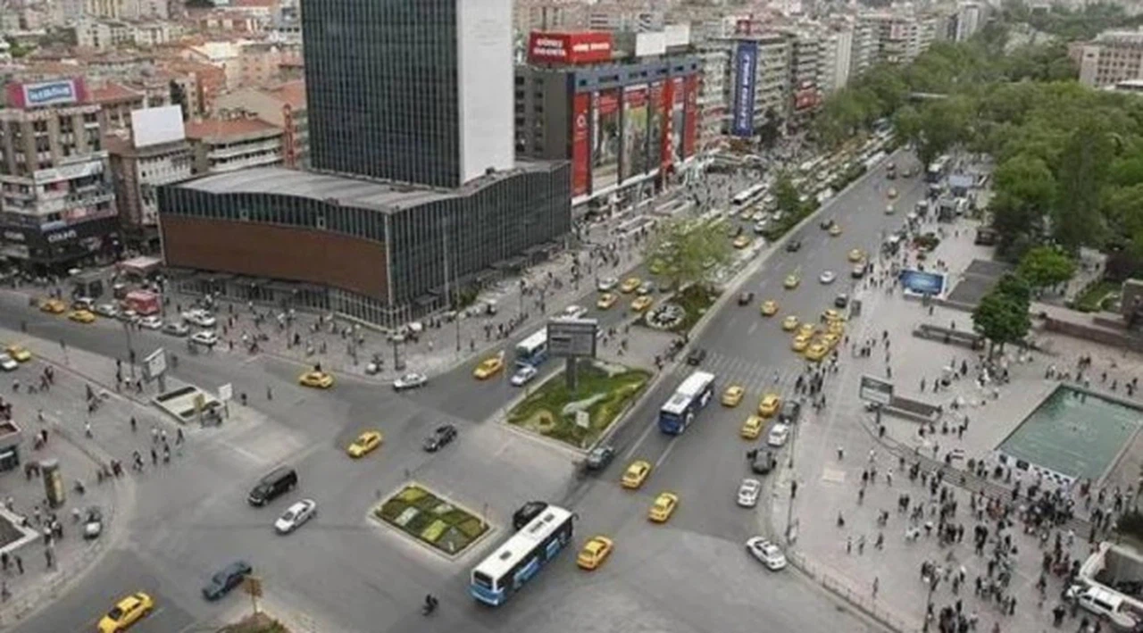Siyasi partilerden peş peşe erteleme: CHP 'Anayasaya Saygı' mitingini de iptal etti