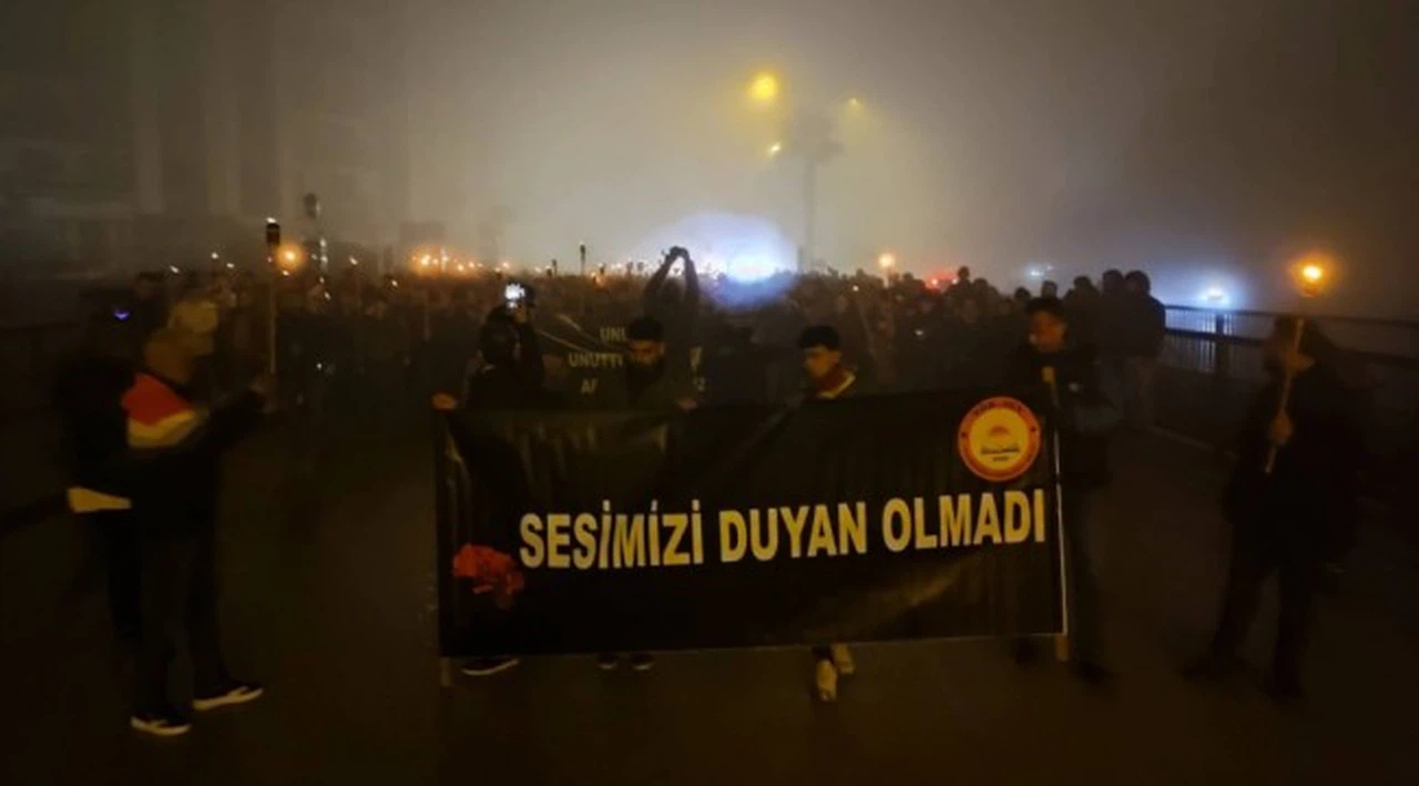 Deprem bölgesinde yurttaşlar kayıplarını andı: 'Unutmayacağız, affetmeyeceğiz'