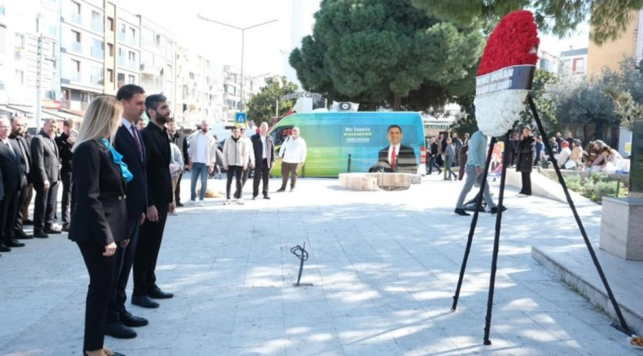 Gaziemir Belediye Başkan Adayı Doğan ve Meclis Üyesi Adaylarında Atatürk Anıtı’na çelenk sunumu