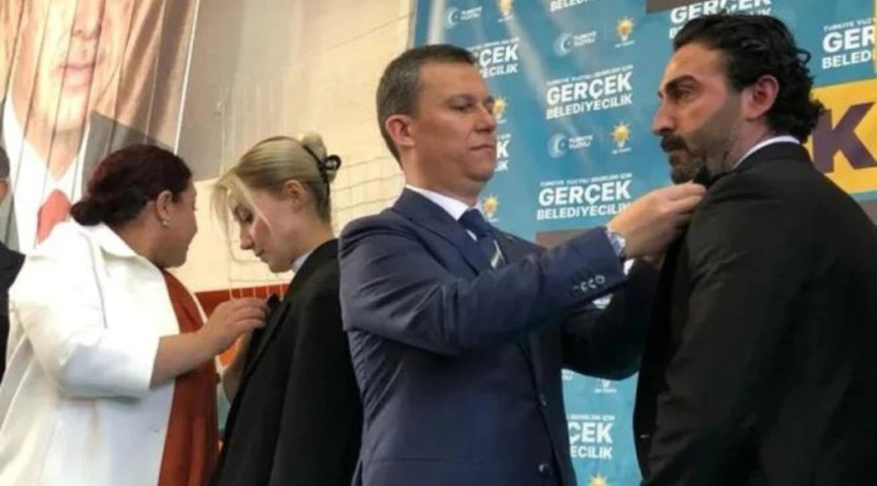 Gelecek Partisi'nden istifa eden 1025 kişi AKP'ye geçti