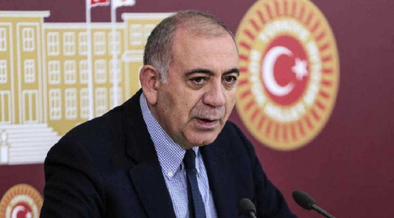 Gürsel Tekin CHP'den istifa etti: 'Bu tablo acı ve üzüntü vericidir'