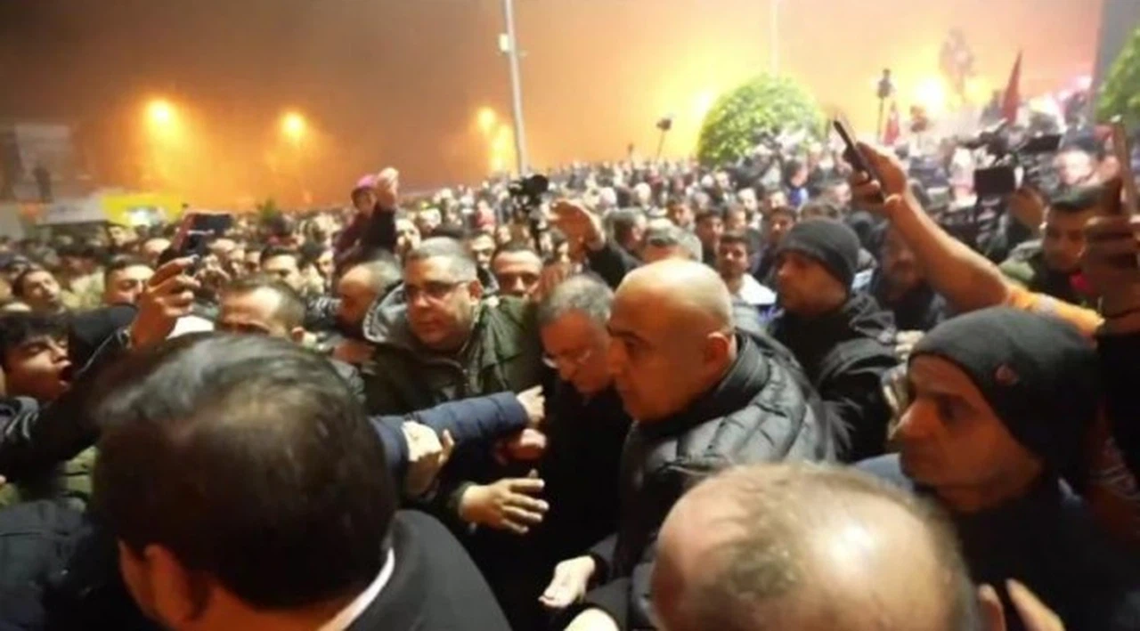 Lütfü Savaş kendisini protesto eden depremzedeleri suçladı: 'Hiçbir siyasi rant Hatay’dan değerli değildir'
