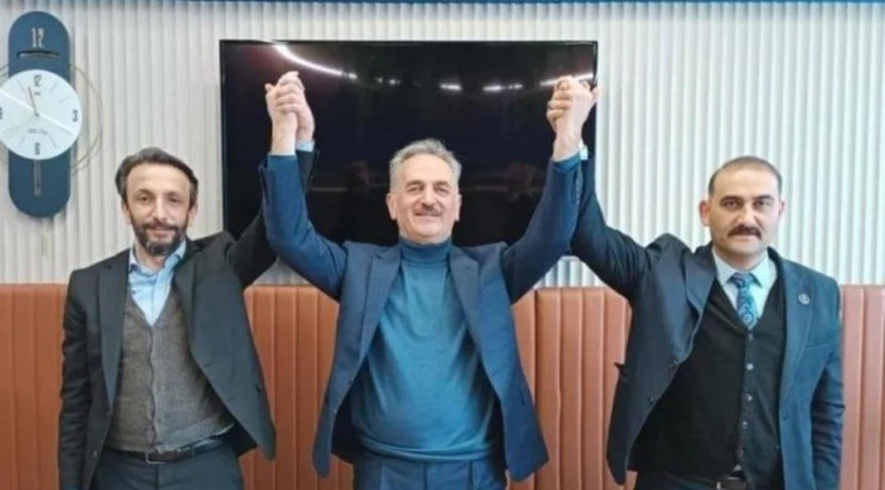MHP ve BBP'nin adayları iki ilçede AKP lehine adaylıktan çekildi
