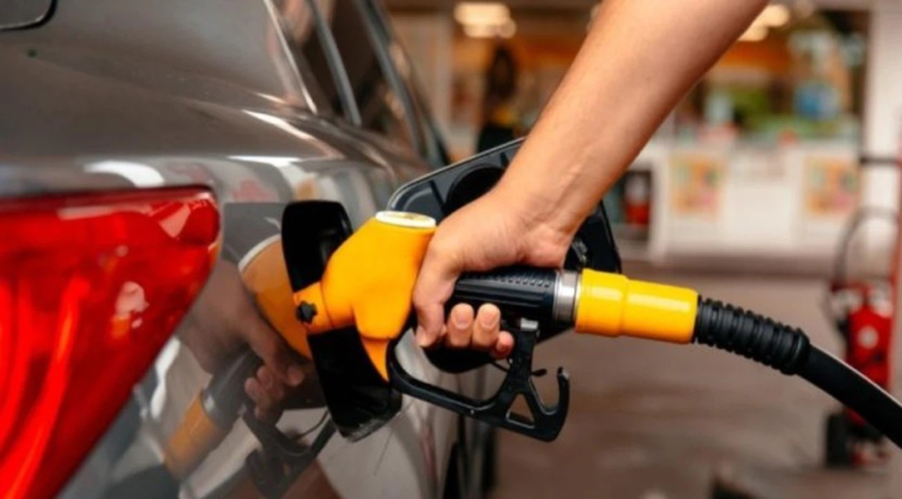 Hürmüz krizi akaryakıtı vurdu: Motorin ve benzine zam yolda