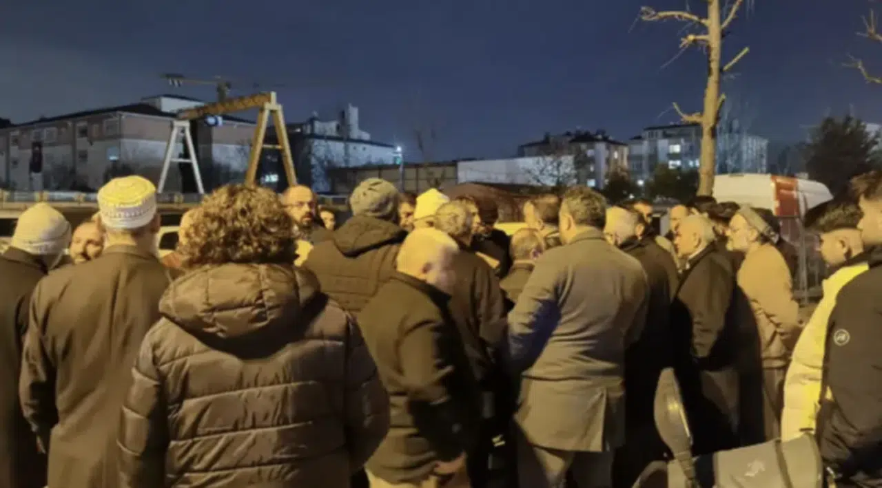 Bahçelievler'de Saadet Partisi adayı ve üyelerine bıçaklı saldırı