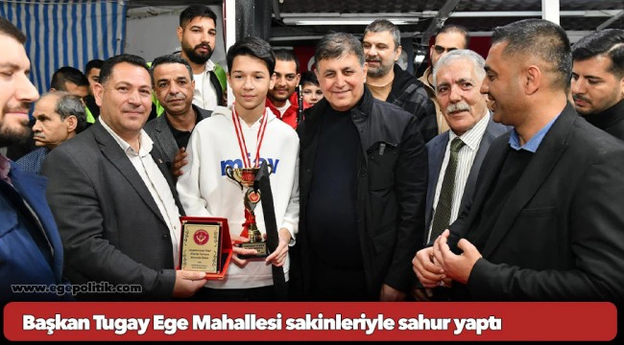 Başkan Tugay Ege Mahallesi sakinleriyle sahur yaptı