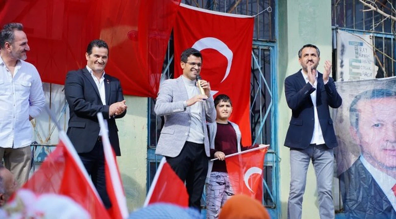 Bayraklı, Başkan Adayı Kırkpınar'ı bağrına bastı