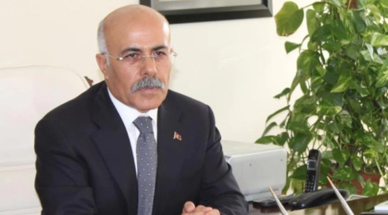'FETÖ'den aranan eski vali yakalandı