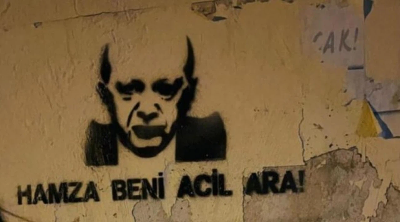 İzmir'de CHP'li 4 yönetici 'cumhurbaşkanına hakaret' iddiasıyla gözaltına alındı