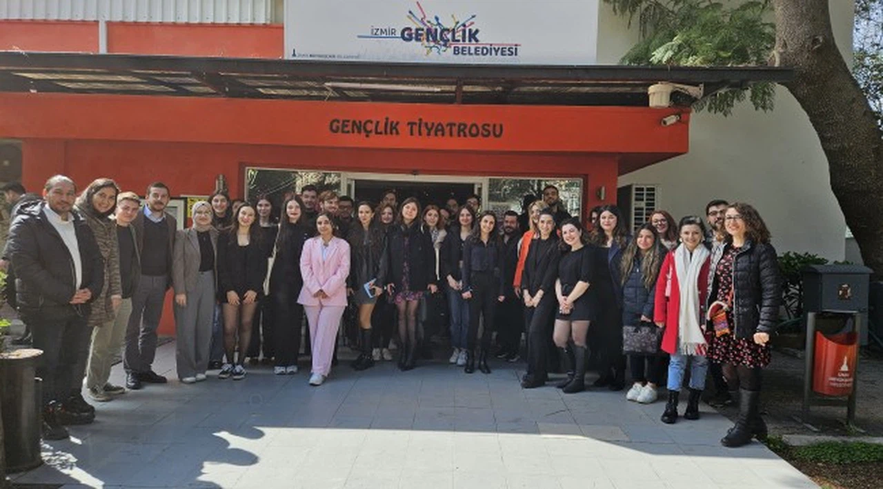 İzmir’de festival havasında Kadınlar Günü kutlaması