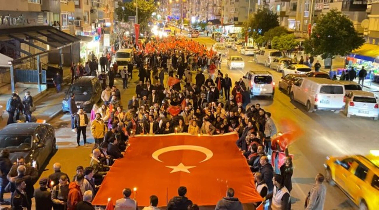 Karabağlar Çanakkale Zaferi için Helil Kınay'la yürüdü