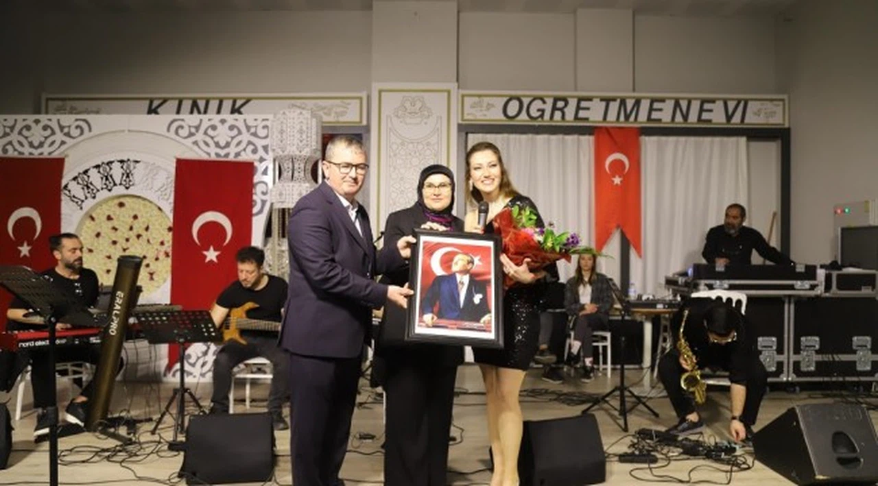 Kınık Belediye Başkan Adayı Sami Mollaahmet’ten Kadınlar Gününe özel ‘Kadınlar Matinesi’