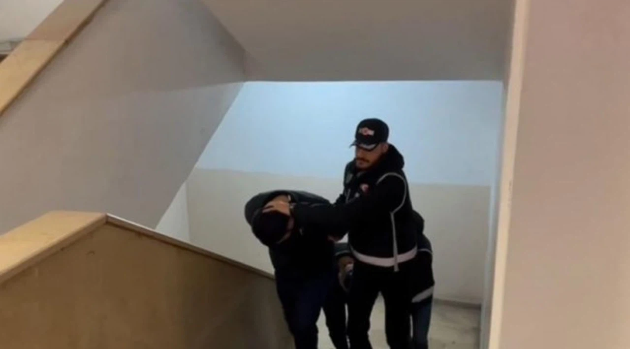 Kırmızı bültenle aranan 2 kişi daha İstanbul’da yakalandı
