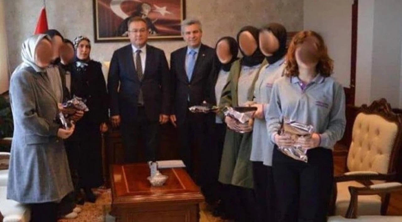 Milli Eğitim imam hatip öğrencilerinin yüzlerini buzladı