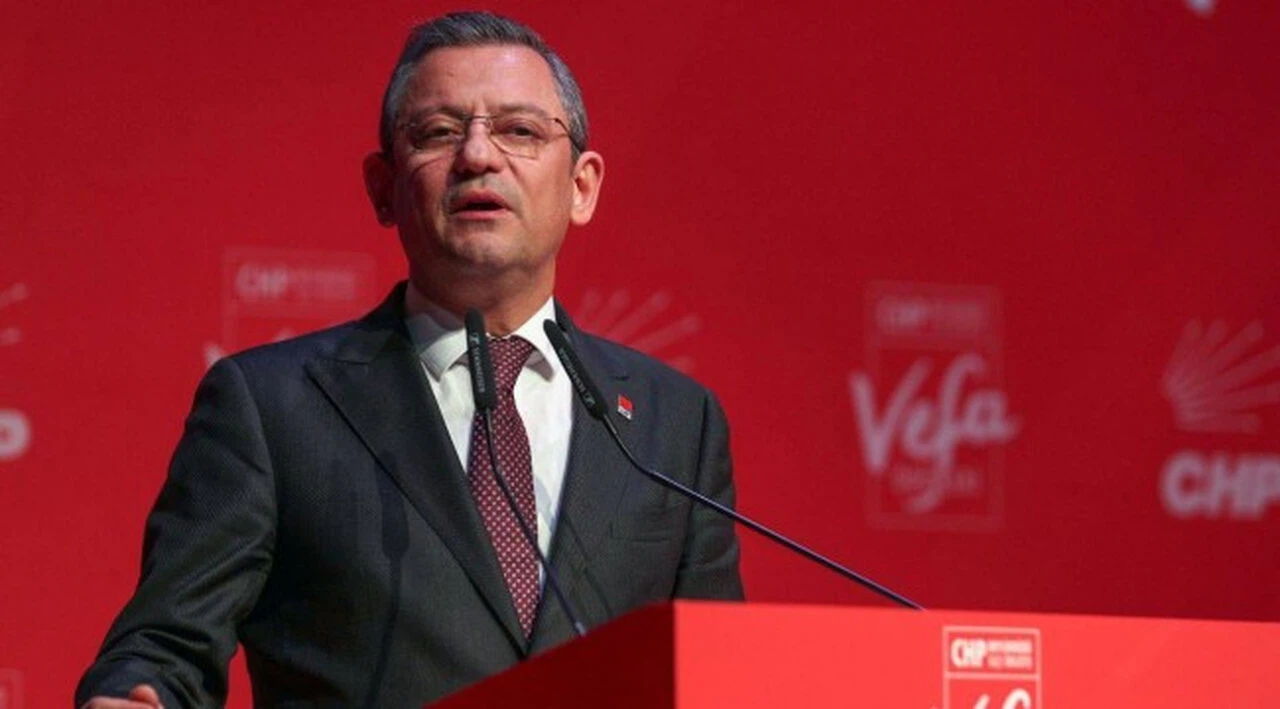 Özel'den AK Parti'nin adayı Nebioğlu'na: Para alıp oyları AK Parti'ye götüren siyasi kalpazan