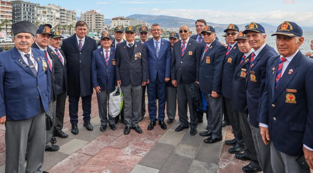 Özgür Özel İzmir'de Gaziler, Şehit Ve Gazi Yakınları İle Bir Araya Geldi
