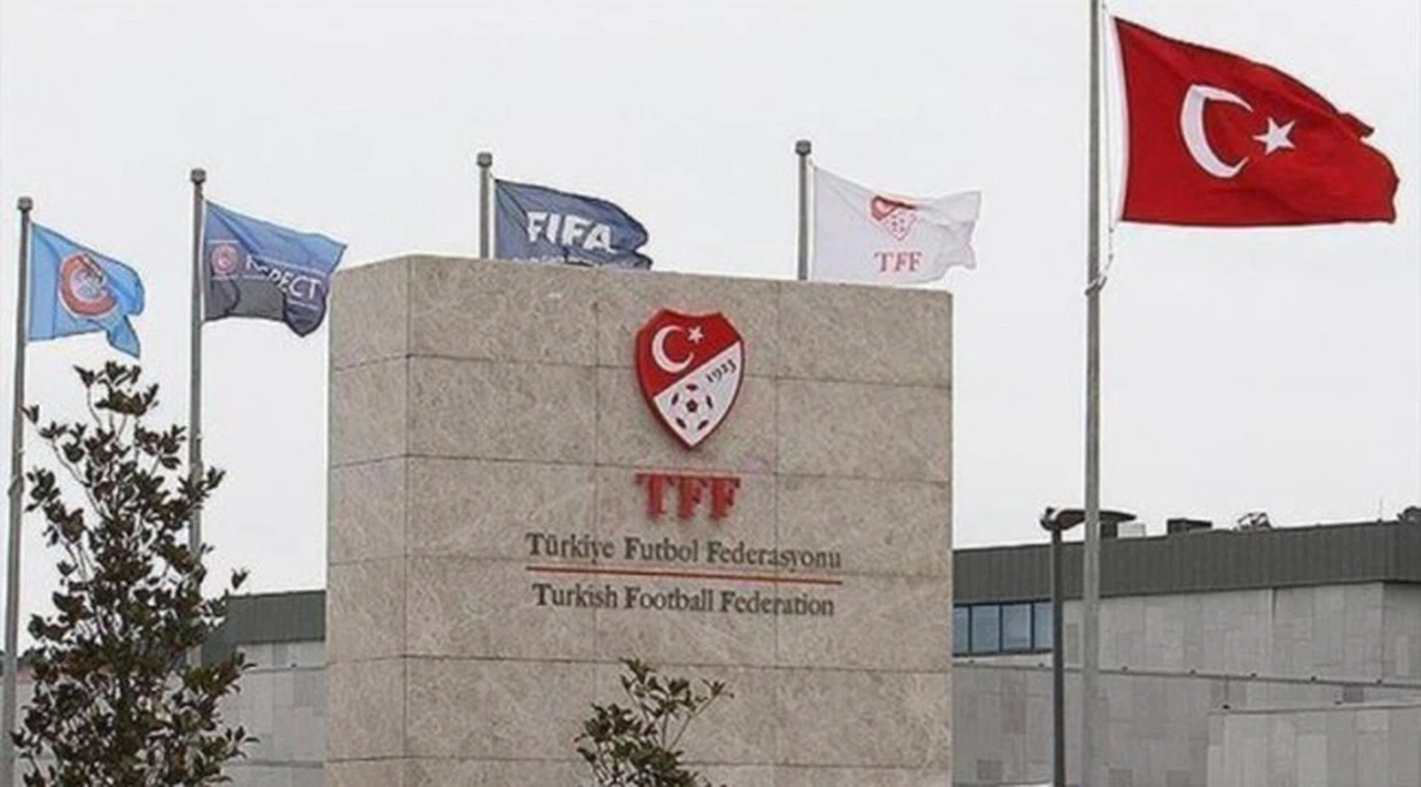TFF'de Talat Papatya görevinden istifa etti