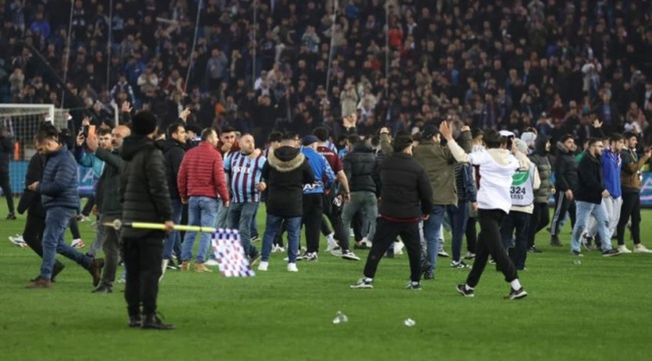 Trabzonspor-Fenerbahçe maçında arbede: İçişleri Bakanından 'soruşturma' açıklaması