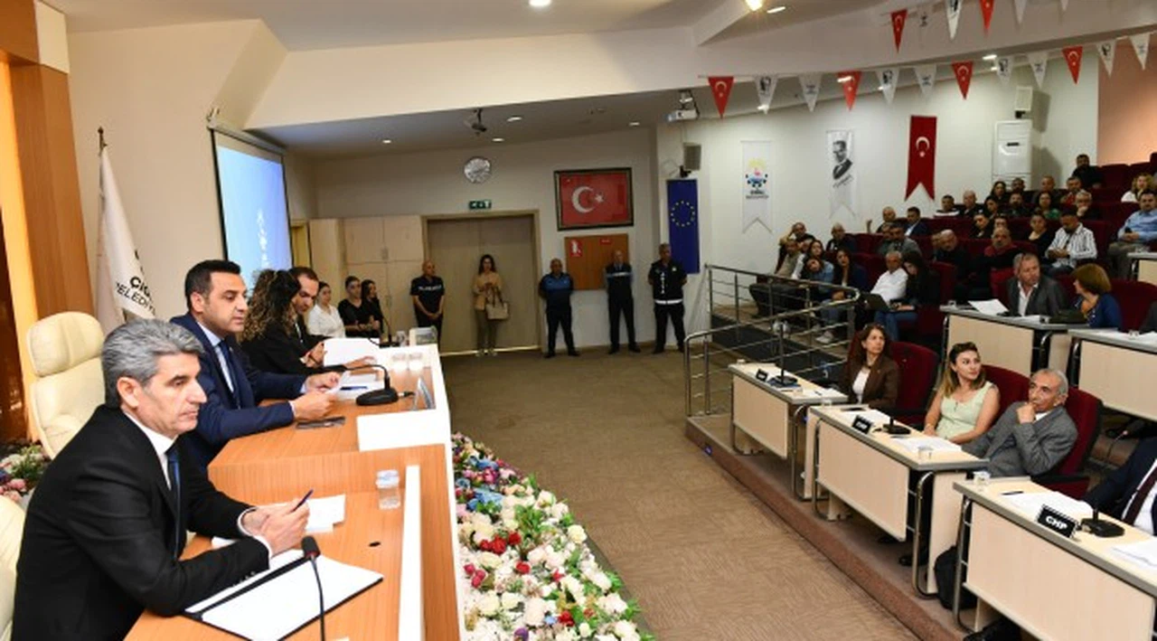 Çiğli Belediye Başkanı Onur Emrah Yıldız'dan İlk Mecliste Uyum Mesajları: "Yapıcı Muhalefet Katalizördür"