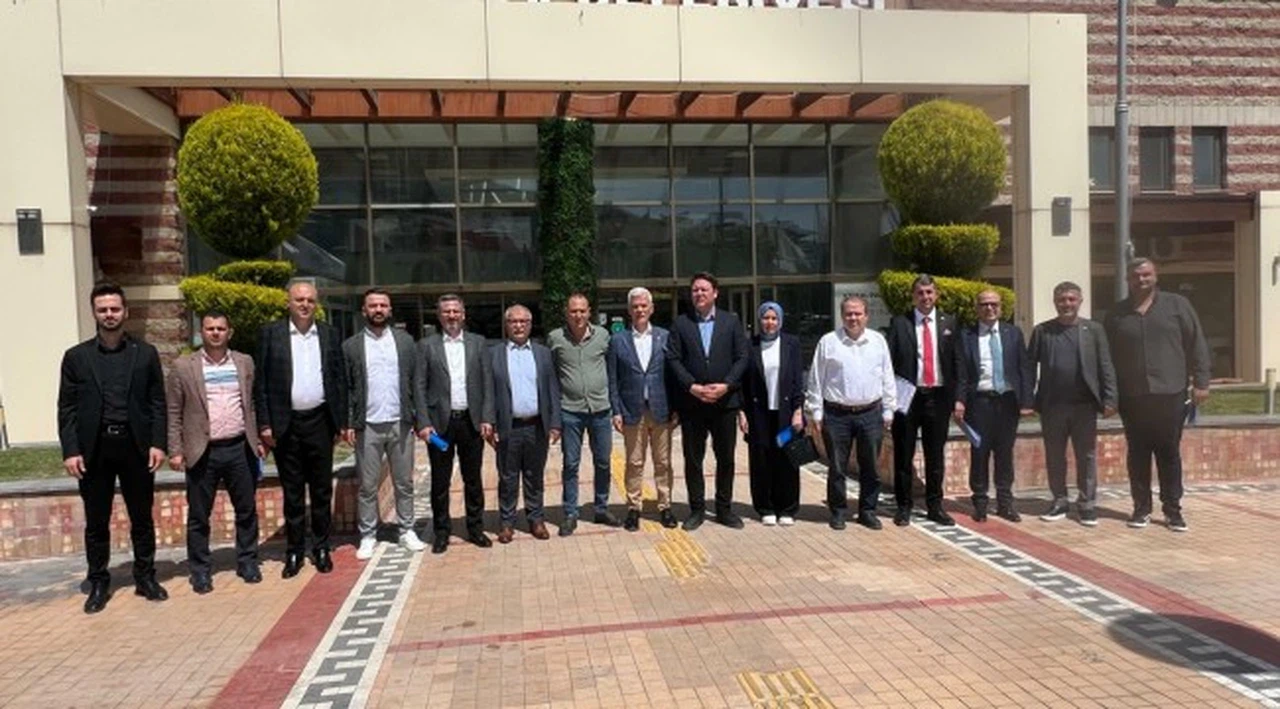Cumhur İttifakı Kemalpaşa’dan, Belediye Başkanı Türkmen’e tepki