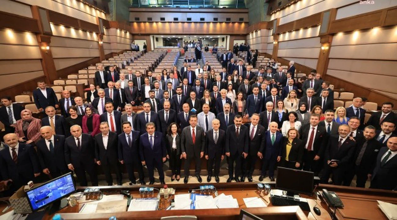 İBB MECLİSİ 9. DÖNEM İLK OTURUMUNDA KONUŞAN İMAMOĞLU'NDAN KEPEZ TUTUKLAMASINA TEPKİ: "ADALETİN ADAMINA GÖRE TECELLİ ETMİŞ OLMASI DUYGUSUNU YARATMIŞTIR"