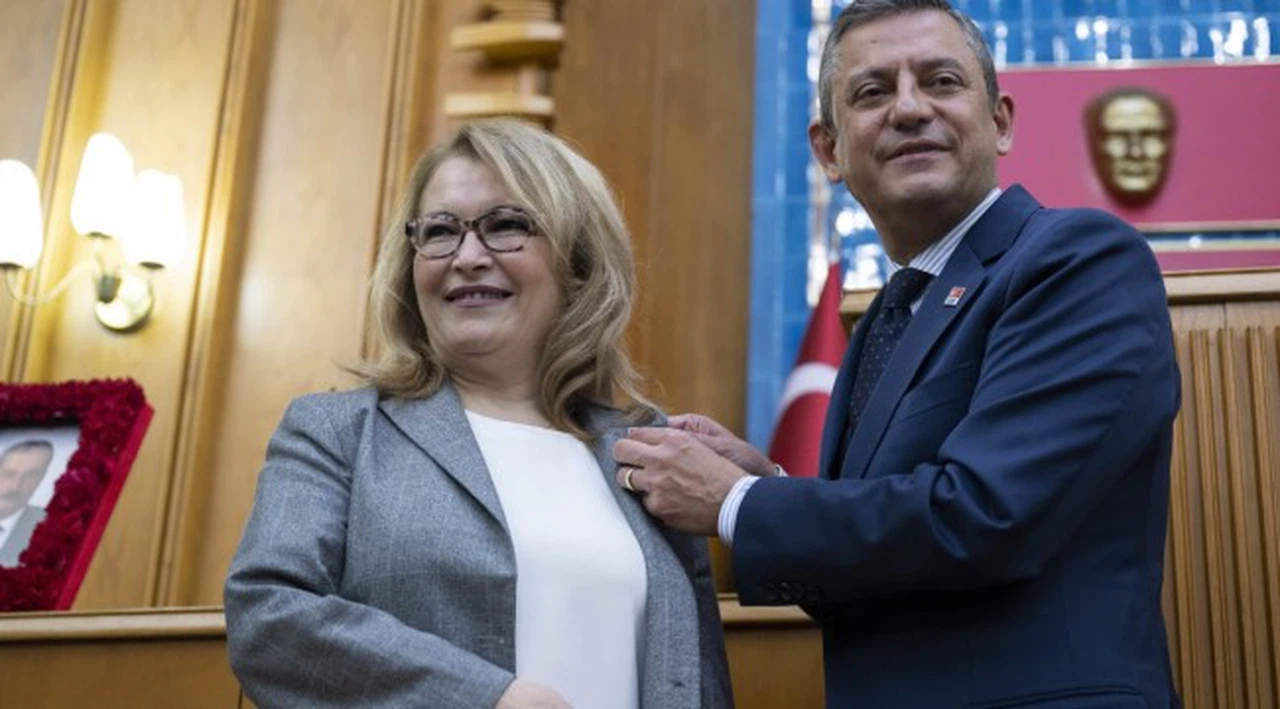İYİ Parti'den istifa eden İstanbul Milletvekili Ayşe Sibel Yanıkömeroğlu CHP'ye katıldı