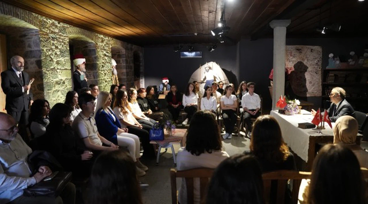 İzmir İl Milli Eğitim Müdürü Dr. Ömer Yahşi Gençlerle Bir Araya Geldi