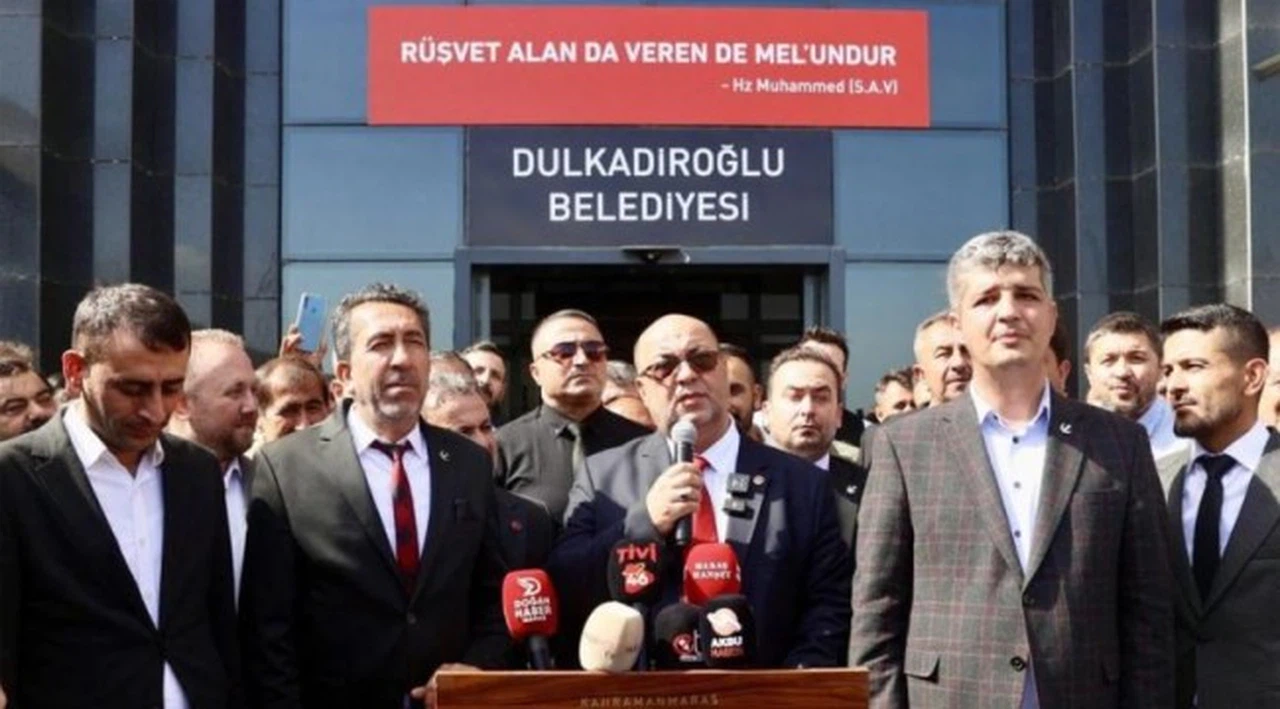 YRP'li belediye başkanı önce hadisli tabela astı, sonra kayınbiraderini yardımcısı olarak atadı