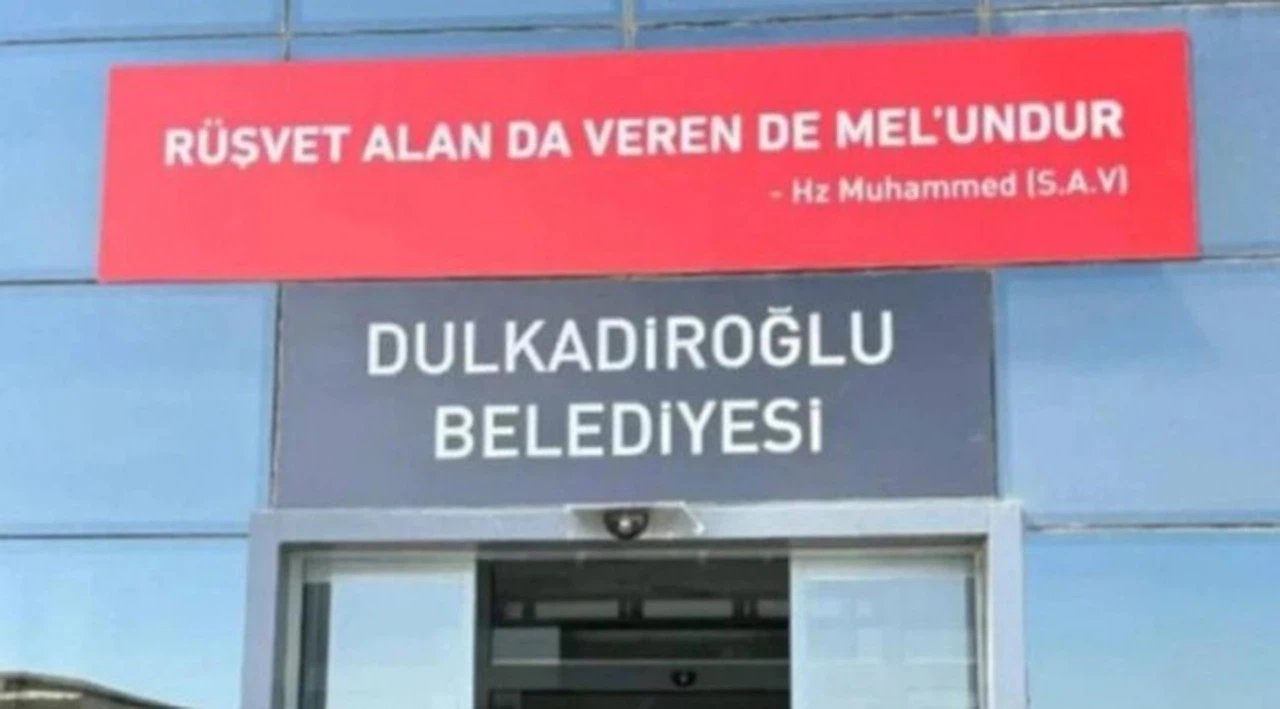 YRP'nin ilk icraatı belediyelere hadisli tabela asmak oldu
