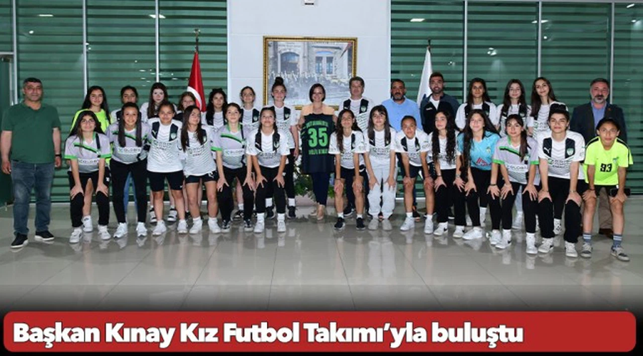 Başkan Kınay Orbit Karabağlarspor Kız Futbol Takımı’yla buluştu: Şampiyonluk bekliyoruz