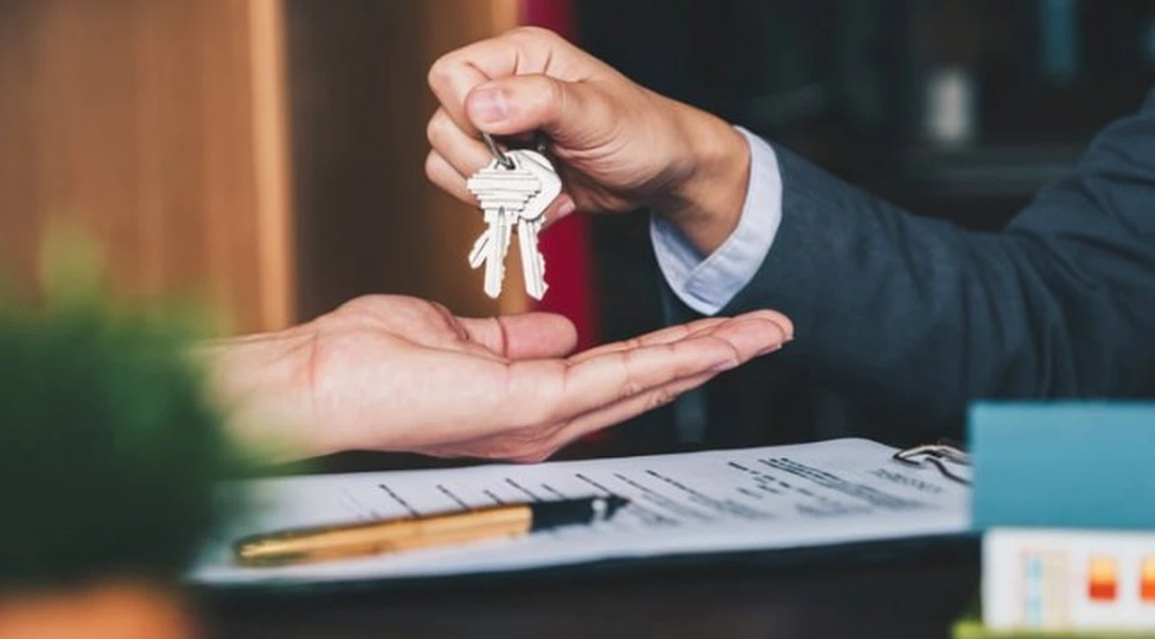 Ev sahibiyle tartışan kiracı apartmanı havaya uçurdu
