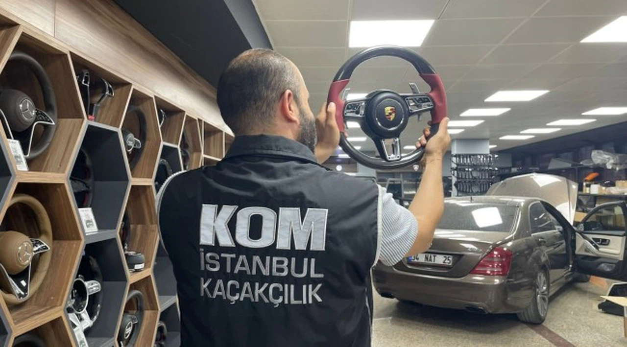 İSTANBUL’DA LÜKS OTOMOBİLLERE AİT KAÇAK YEDEK PARÇA SATANLARA OPERASYON