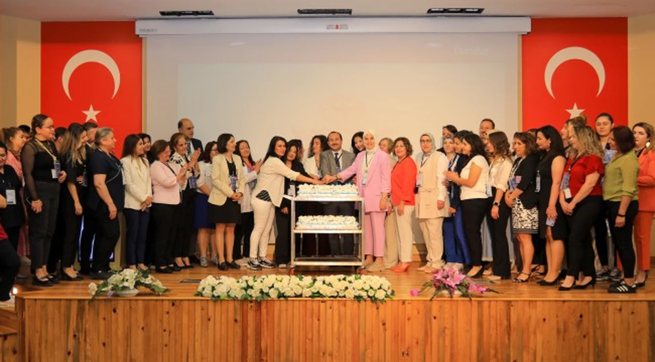 İzmir’de Hemşireler Geleceği Şekillendiriyor