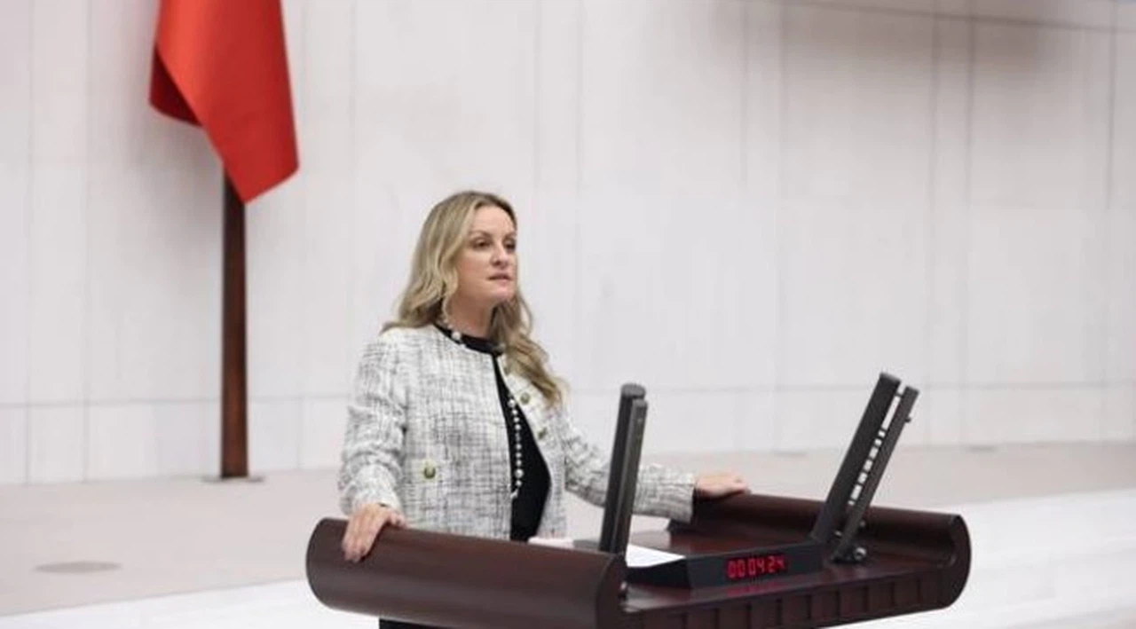 Ösen, elektrikli skuteri meclise taşıdı!