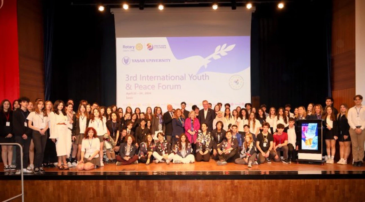 Rotary Dünya Başkanı İzmir’de Gençlik Barış Forumu’na katıldı