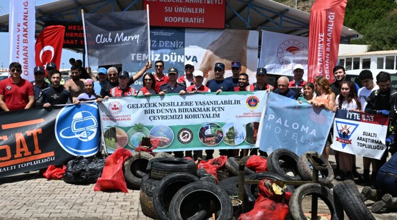 Menderes Özdere Ahmetbeyli'de Kıyı ve Sualtı Temizliği