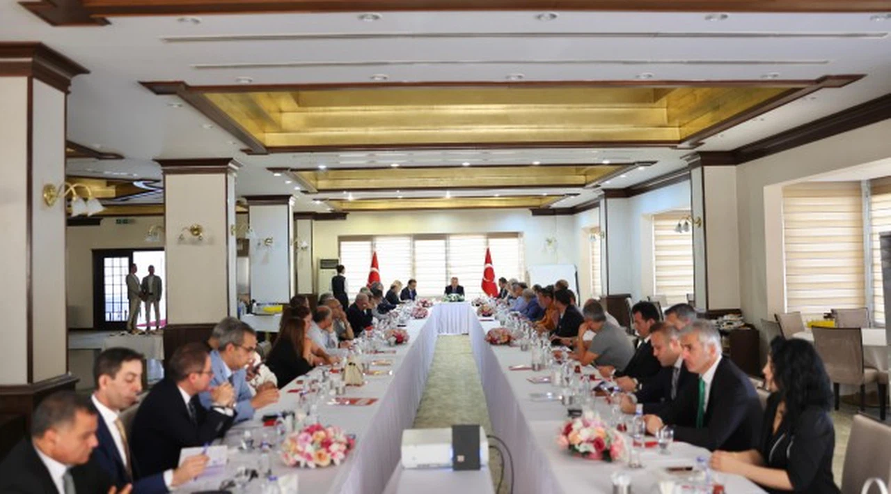 Vali Elban, "Eğitim birinci önceliğimiz"
