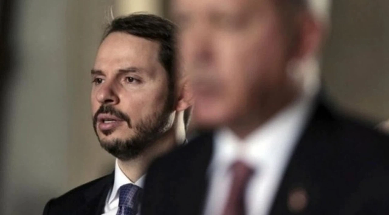 Kabineye dönüş sinyali mi? Berat Albayrak'ı öve öve bitiremedi
