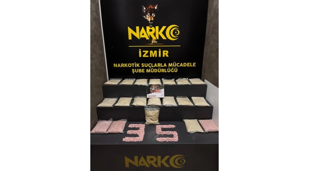 İzmir'de 102 Bin Adet Ecstasy Ele Geçirildi