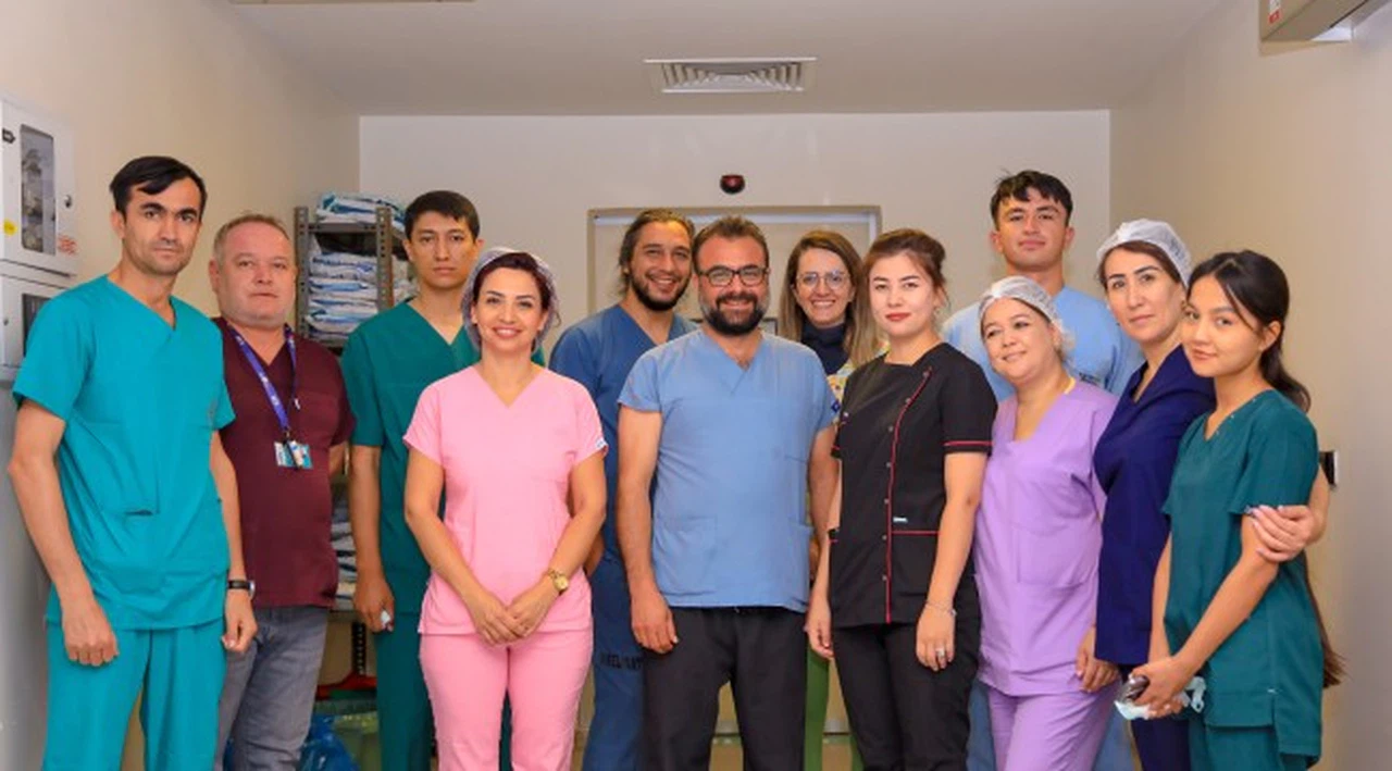 Özbekistan Sağlık Ekibi İzmir'de İleri Düzey Tedavi Tekniklerini Öğreniyor
